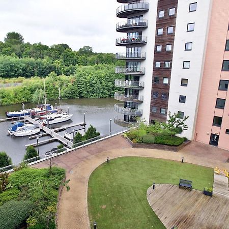 Perfect Getaway In Cardiff Marina Appartement Buitenkant foto