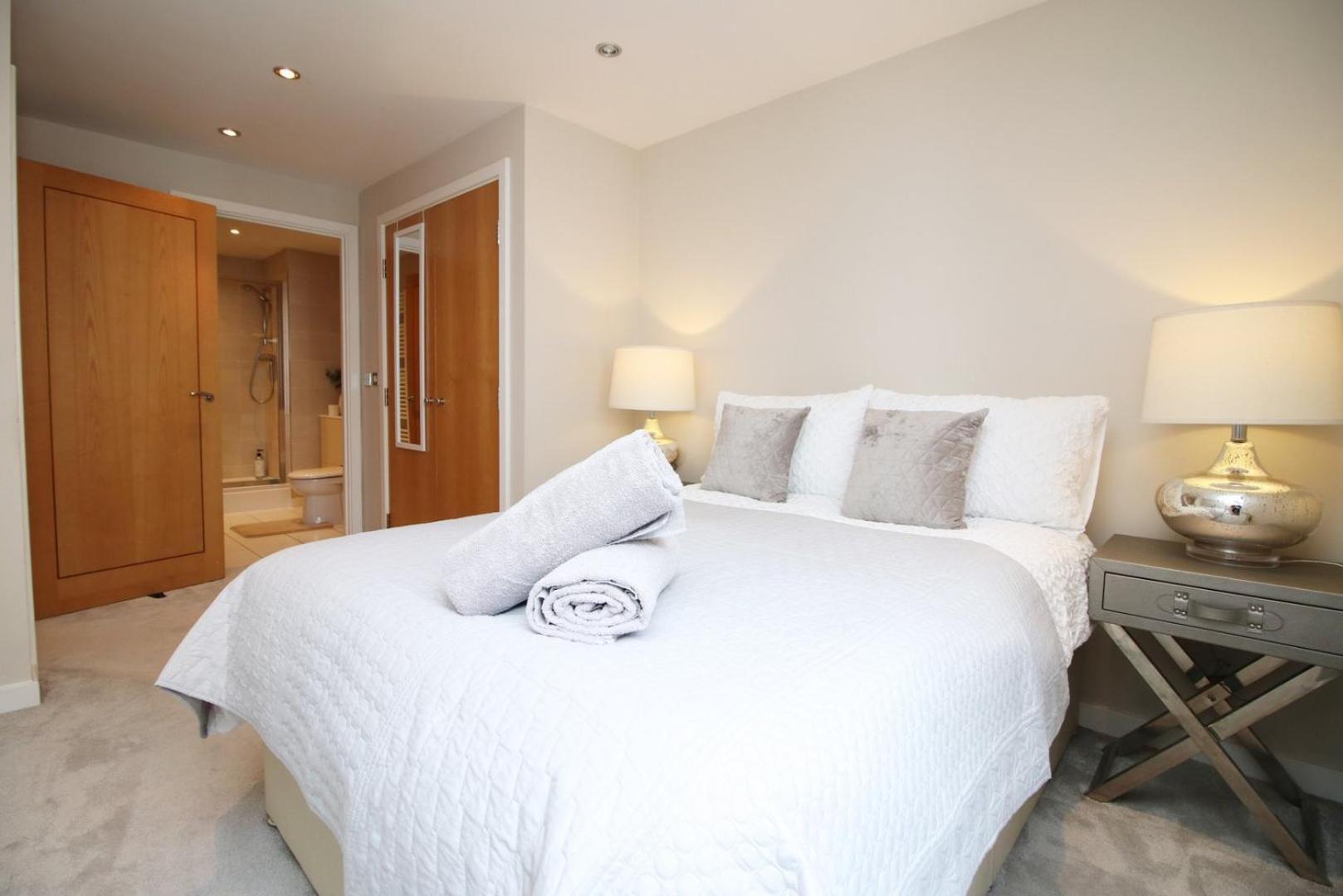 Perfect Getaway In Cardiff Marina Appartement Buitenkant foto