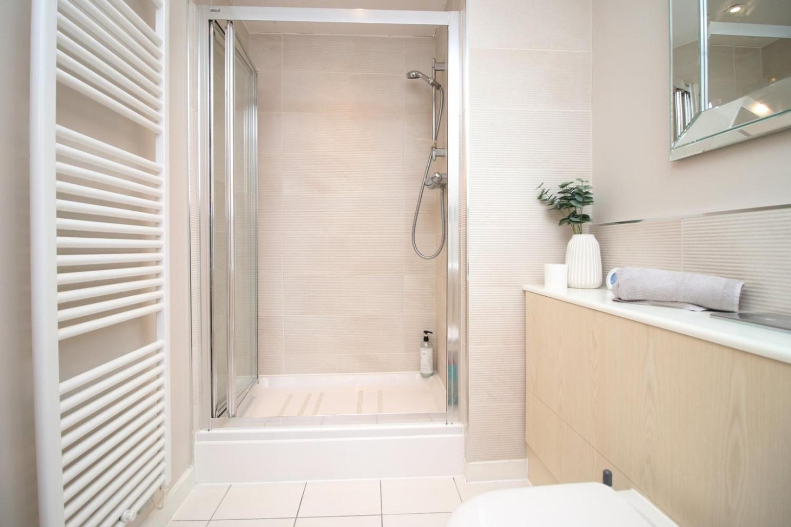 Perfect Getaway In Cardiff Marina Appartement Buitenkant foto