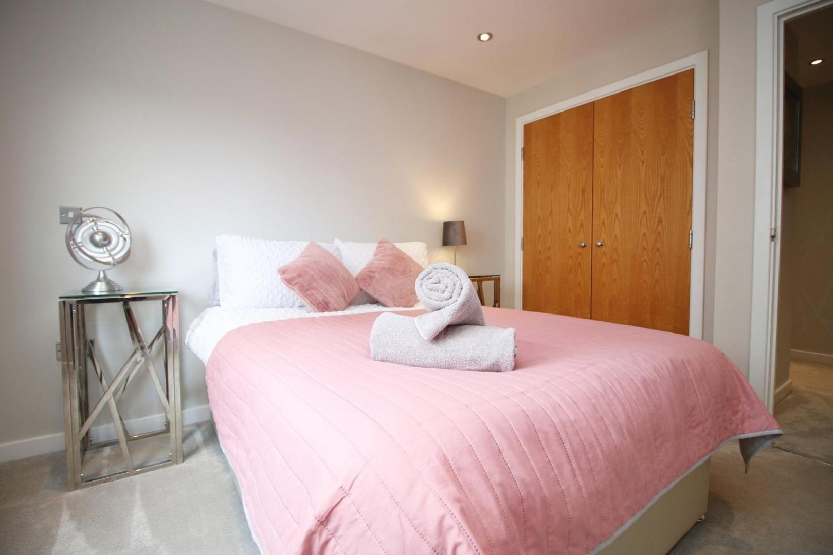 Perfect Getaway In Cardiff Marina Appartement Buitenkant foto