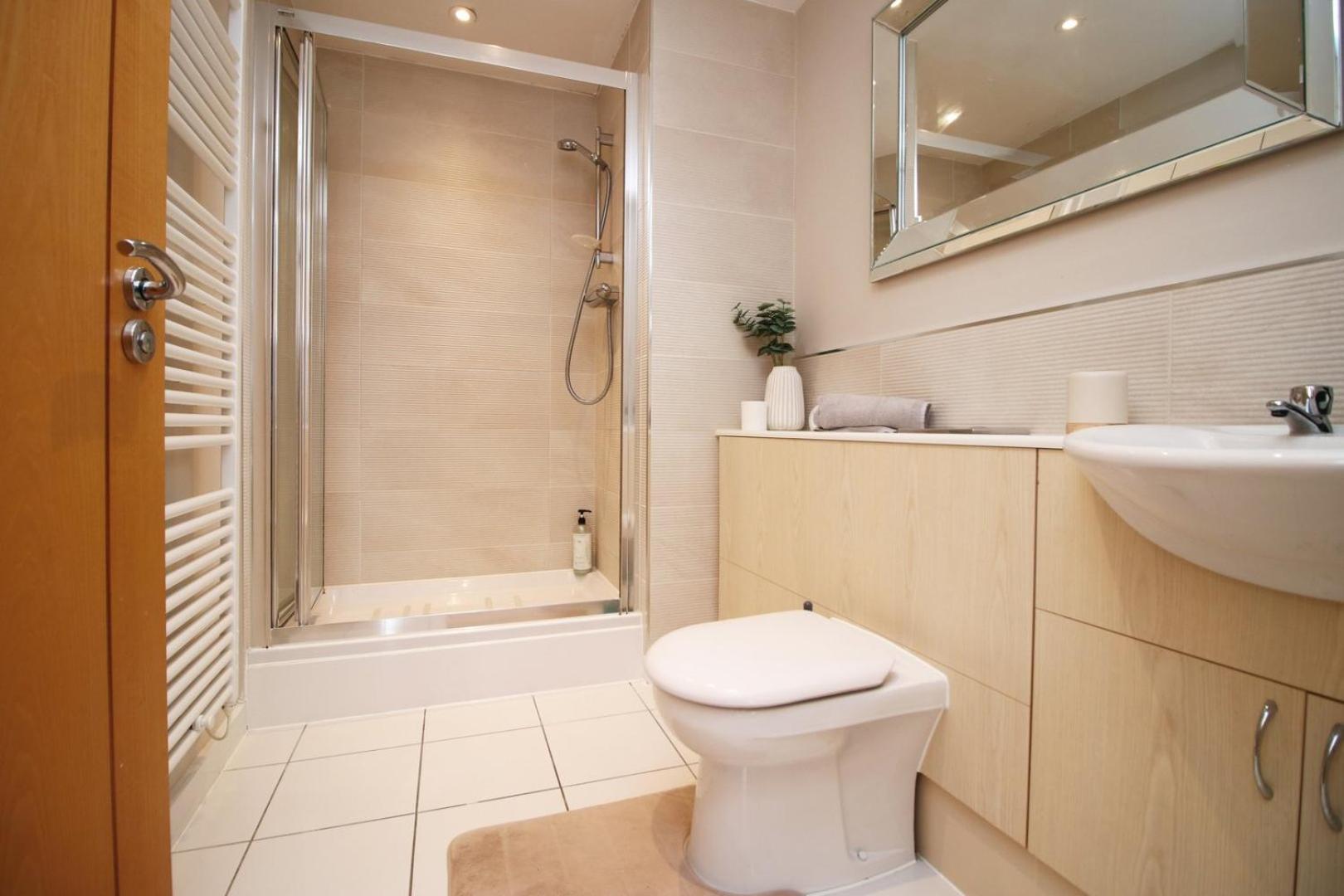 Perfect Getaway In Cardiff Marina Appartement Buitenkant foto