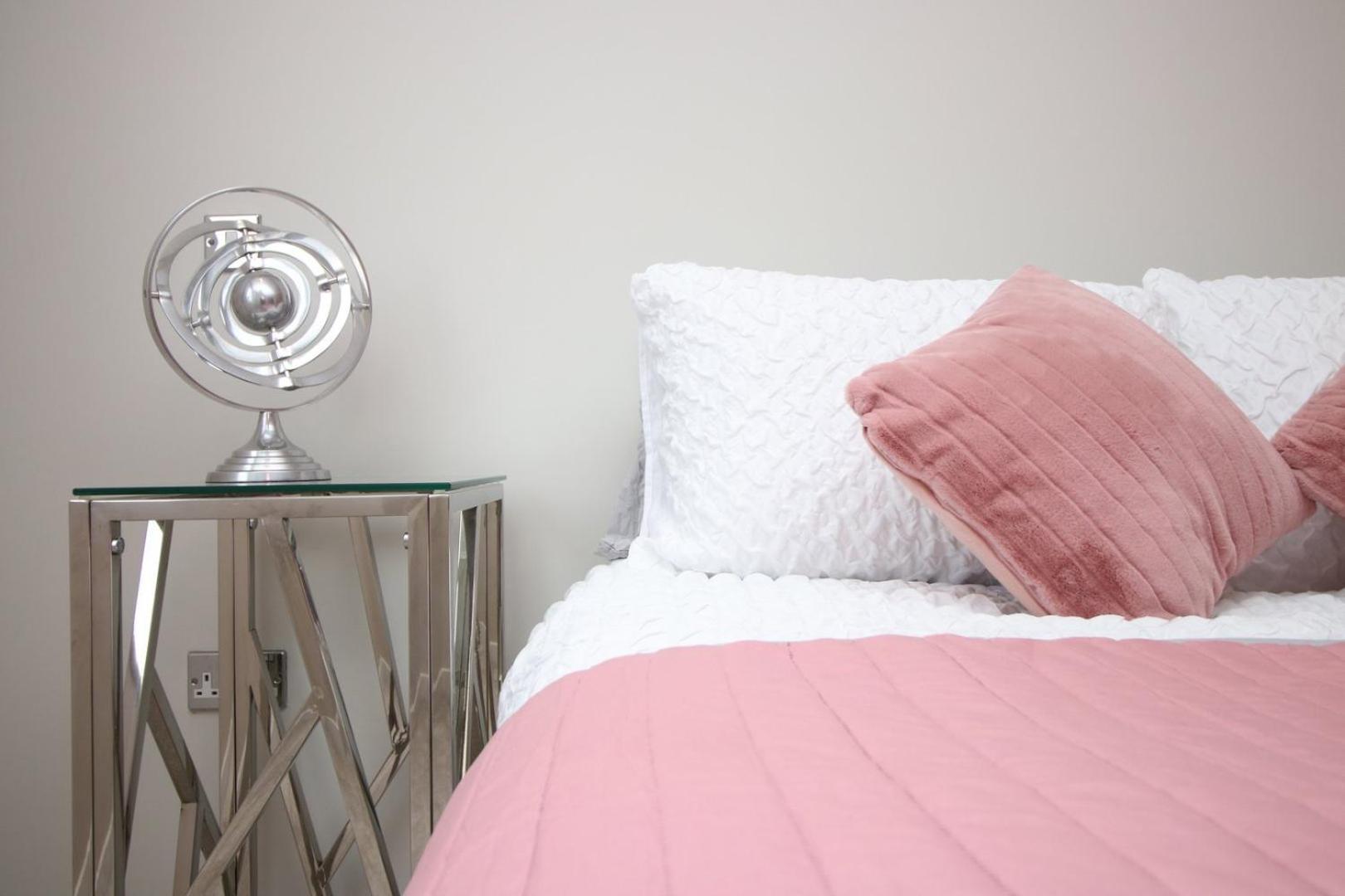 Perfect Getaway In Cardiff Marina Appartement Buitenkant foto