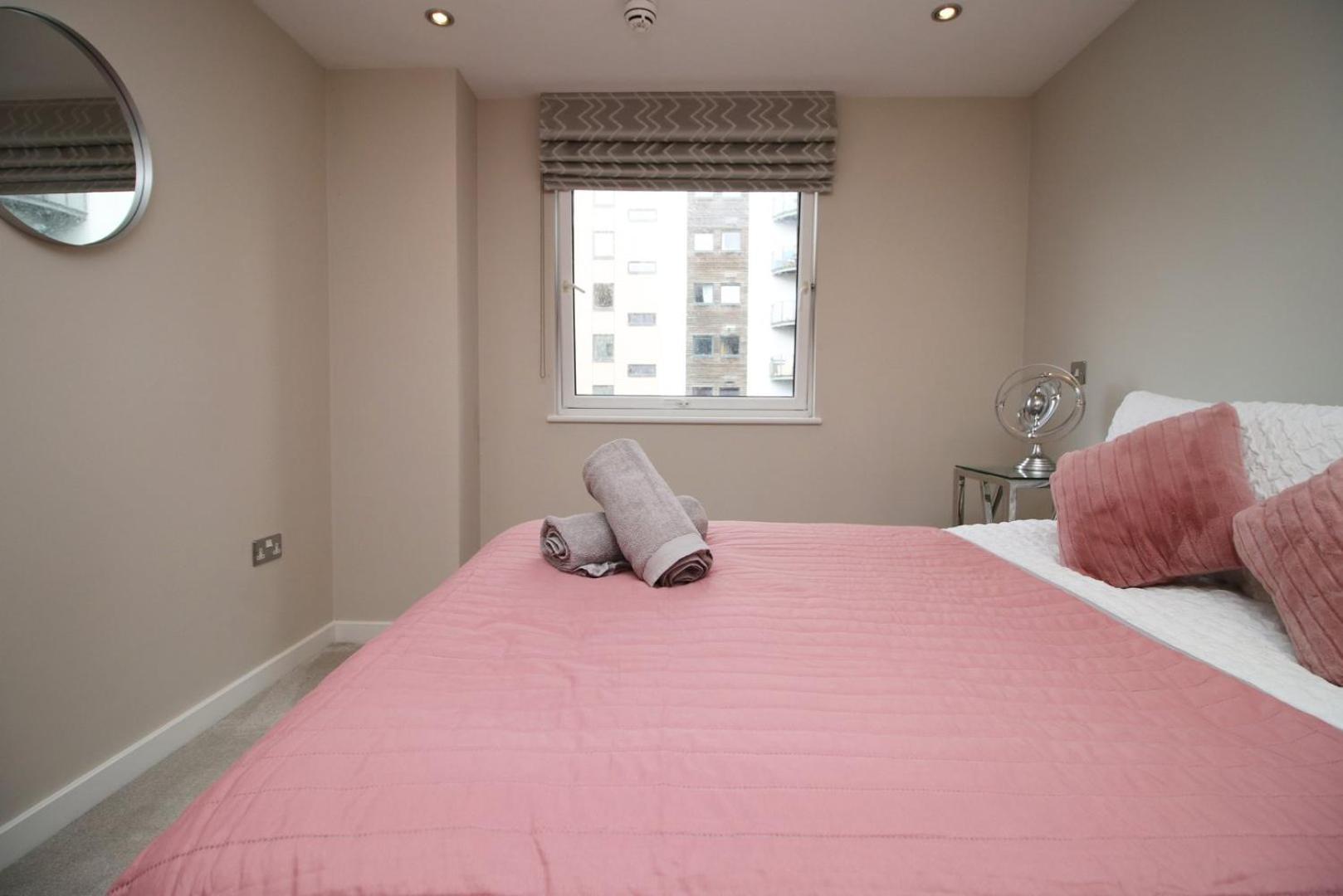 Perfect Getaway In Cardiff Marina Appartement Buitenkant foto