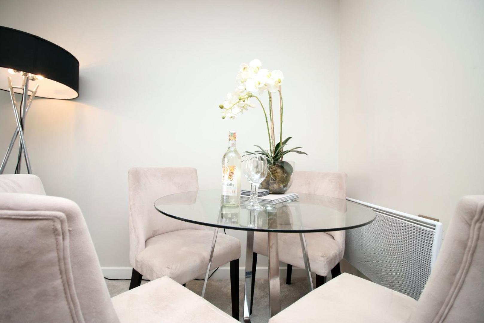 Perfect Getaway In Cardiff Marina Appartement Buitenkant foto